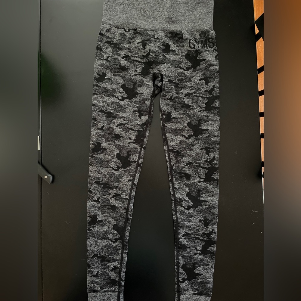 Gymshark size S Adapt Seamless Leggings camo Black Gray 25" inseam
